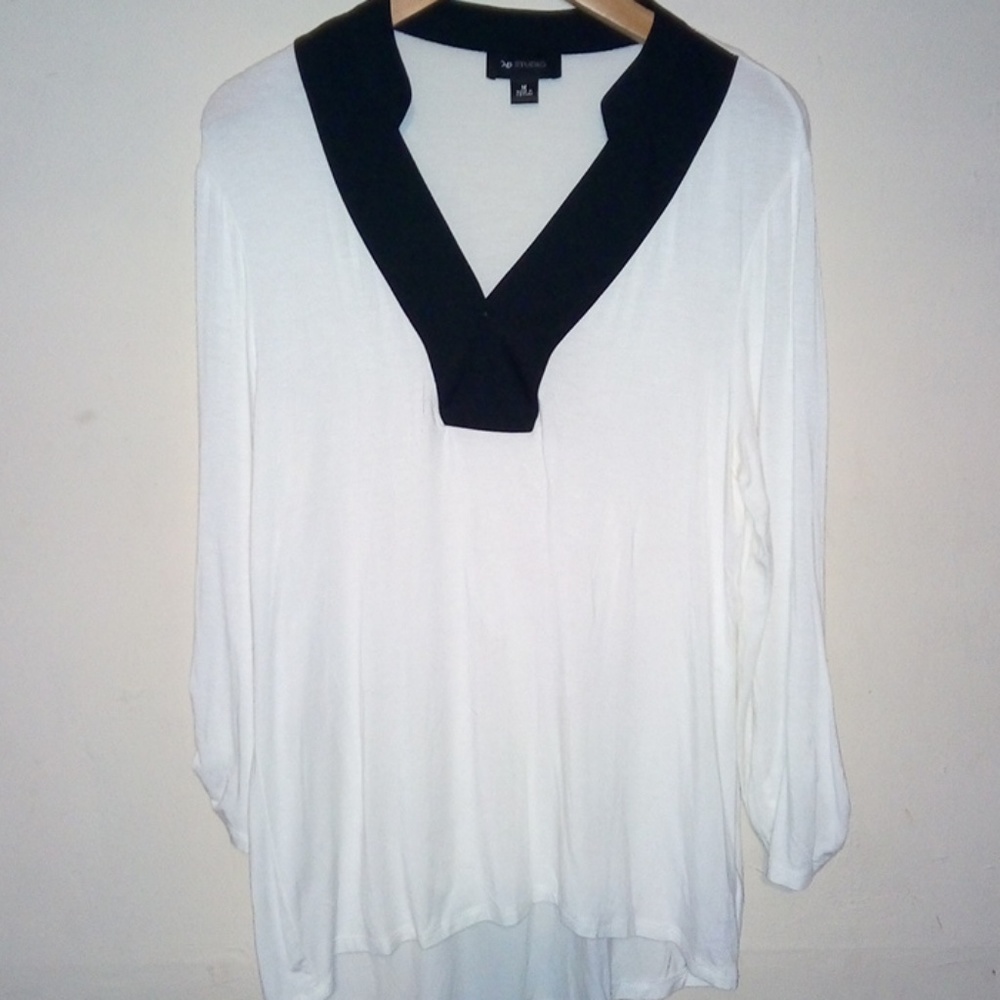 AB Studio Women's Loose Fit White V-neck blouse